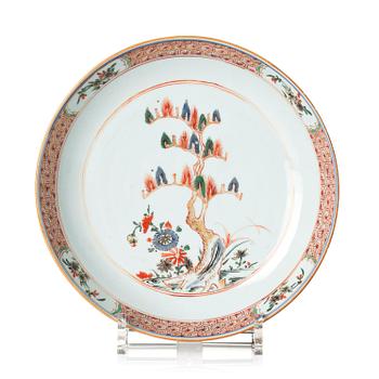 A famille verte dish, Qing dynasty, Kangxi (1662-1722).