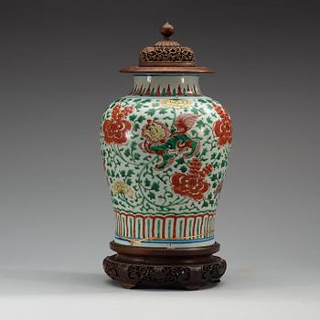 A Transitional wucai jar, 17th Century.