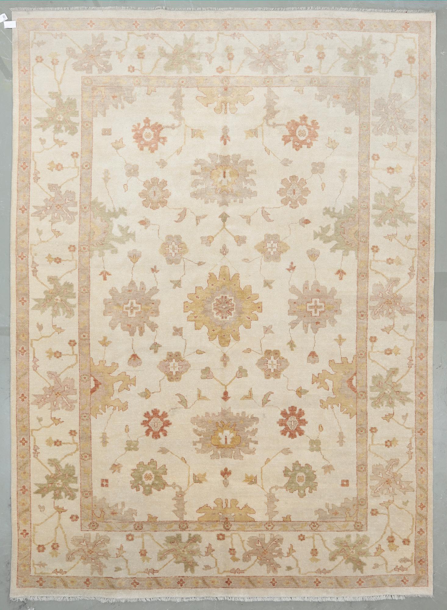 MATTA, Ushak, ca 415x299 cm.