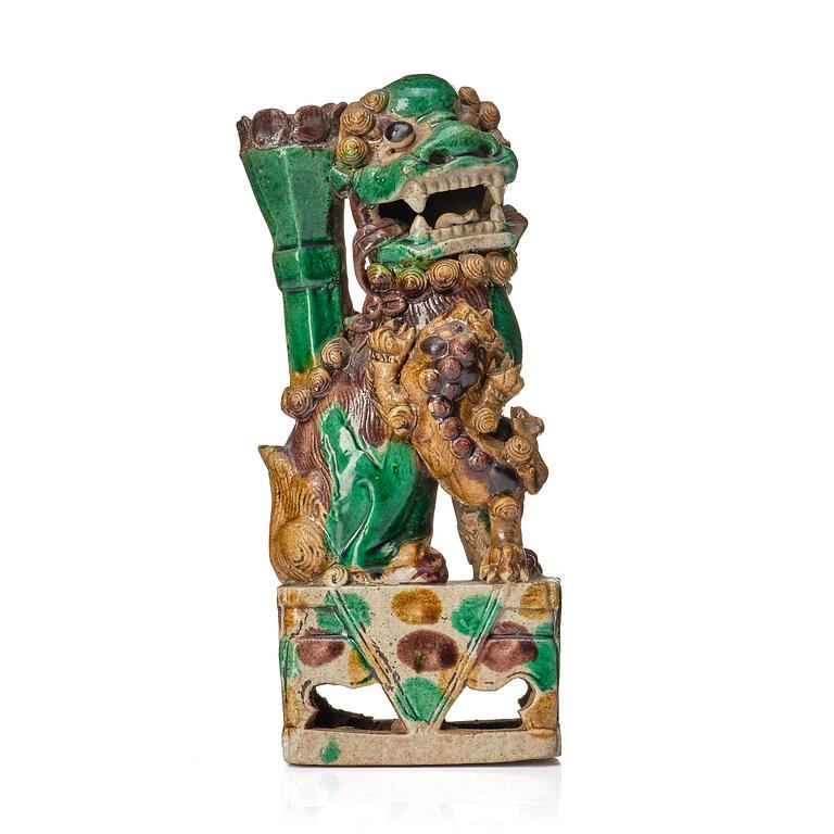 A famille verte joss stick holder, Qing dynasty, Kangxi (1662-1722).