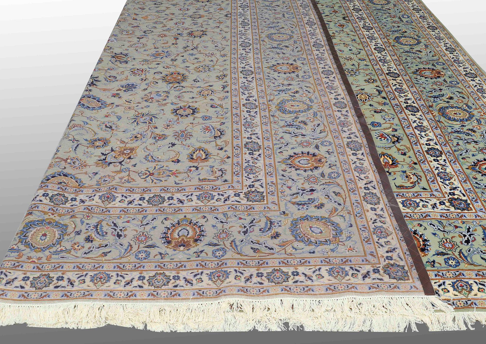 A carpet, Kashan, ca 590 x 418 cm.