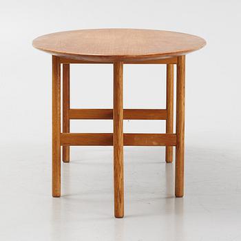 Kerstin Hörlin-Holmquist, an oak and teak coffee table, from the Triva-series, Nordiska Kompaniet, Stockholm, 1960s.