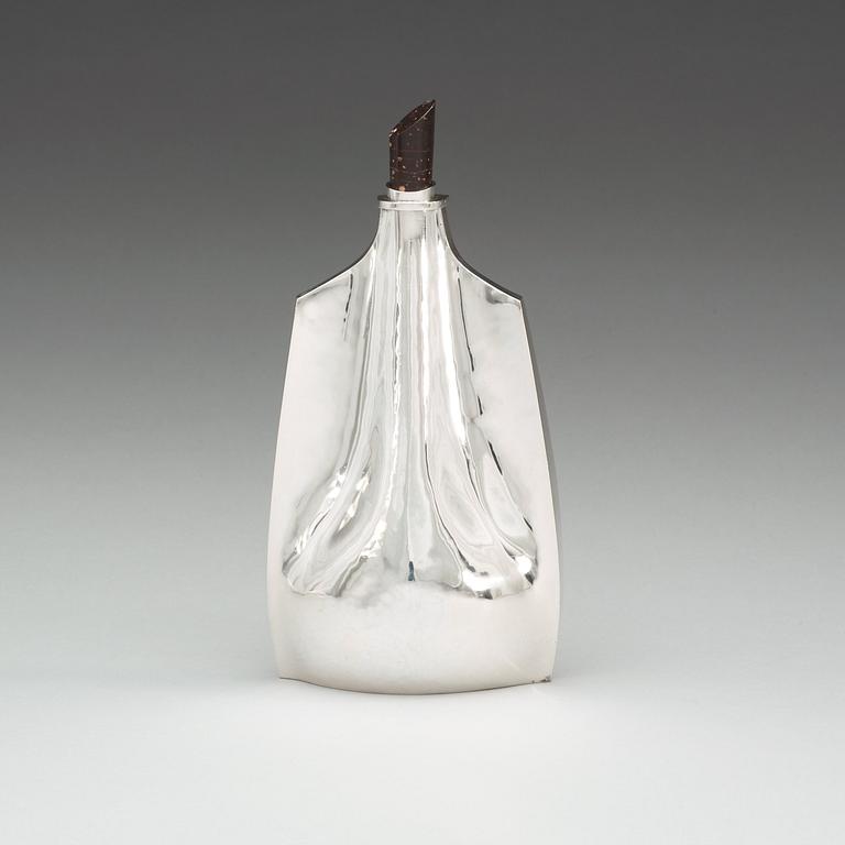 A Bengt Bellander sterling pocket-flask with a porphyry stopper, Stockholm 1975.