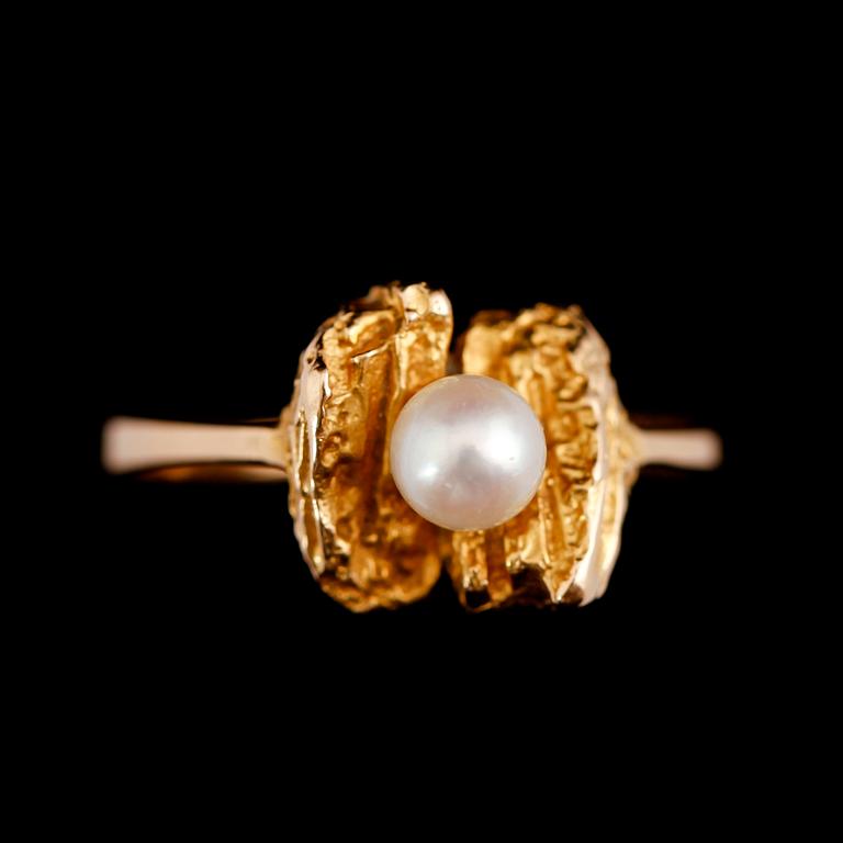 RINGAR, 2 st, 18 k guld, 1945/1994. Total vikt ca 6 gram.