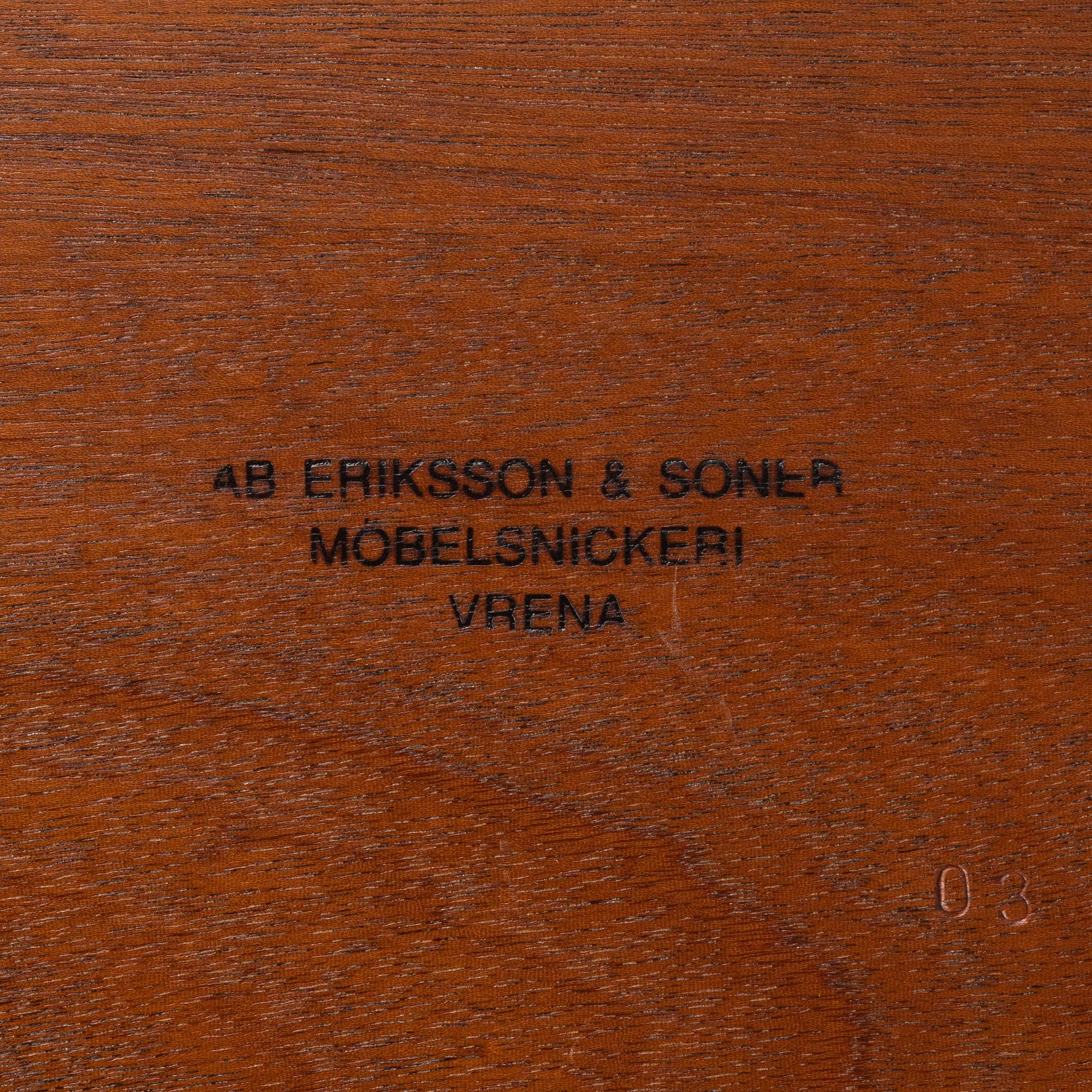 Josef Frank, soffbord, modell 2073, "Diplomat", Firma Svenskt Tenn efter 1985.