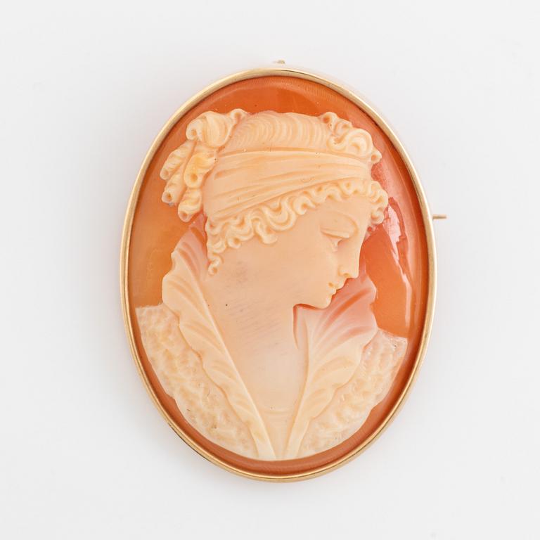 14K gold and carved  shell cameo brooch/pendant.
