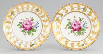 827. TALLRIKAR, ett par, porslin. Ryssland 1800-talets första hälft.