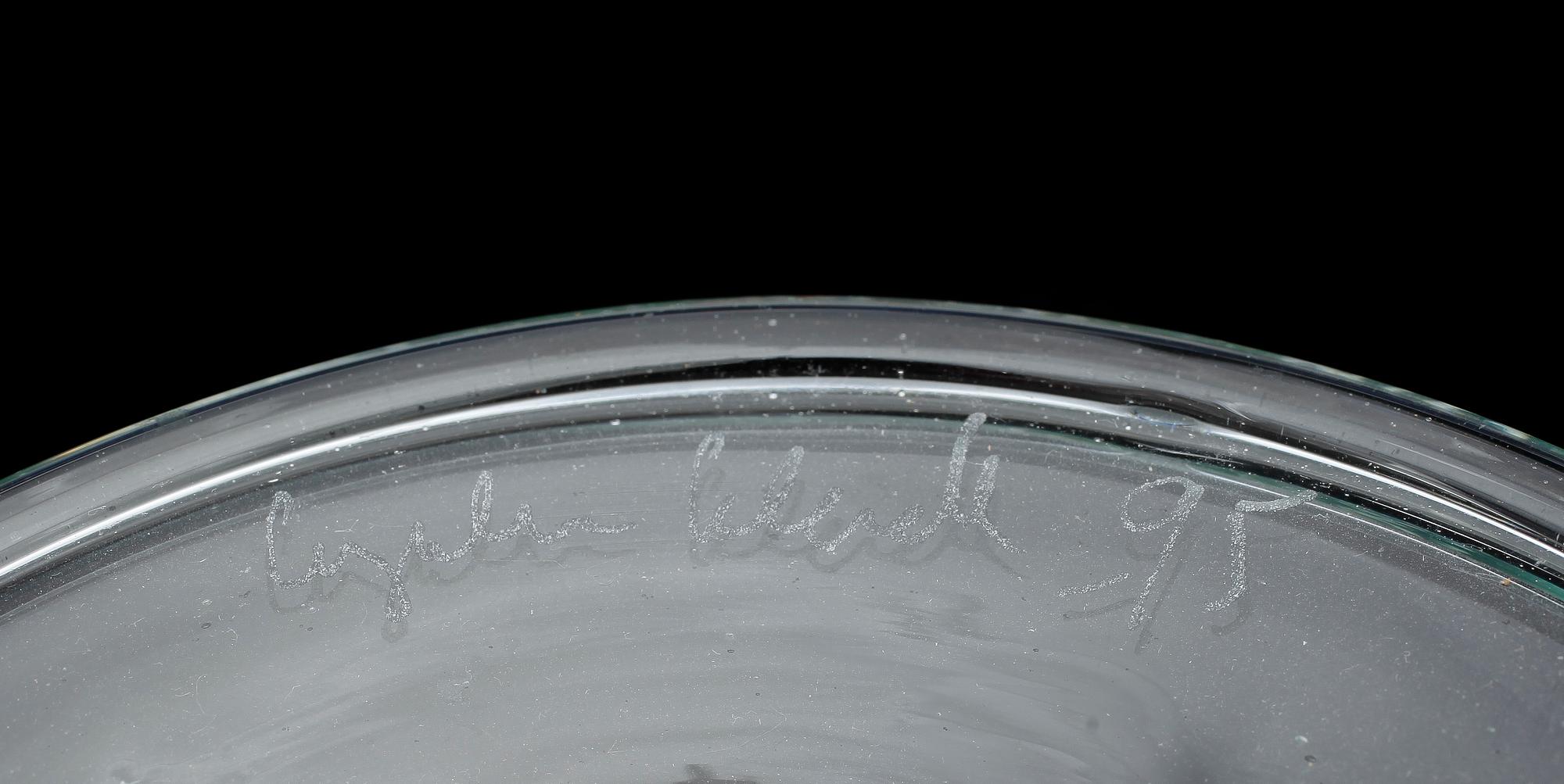 PRAKTSKÅL PÅ FOT, glas, Ingalena Klenell, sign och dat -95.