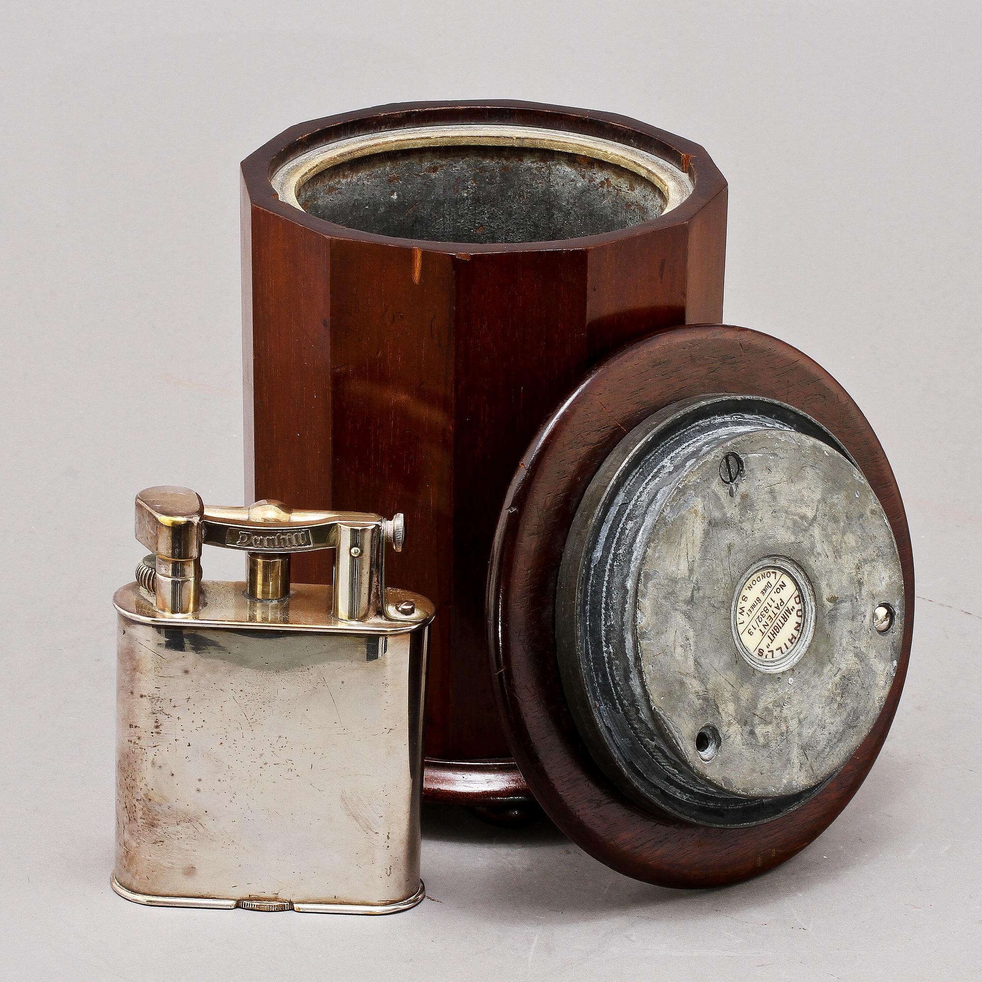 TÄNDARE samt TOBAKSBURK, Dunhill, England, 1900-tal.