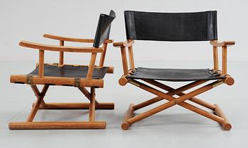 A pair of oak and leather folding chairs, probably by Elias Svedberg, Nordiska Kompaniet (NK), Nyköping 1950's.