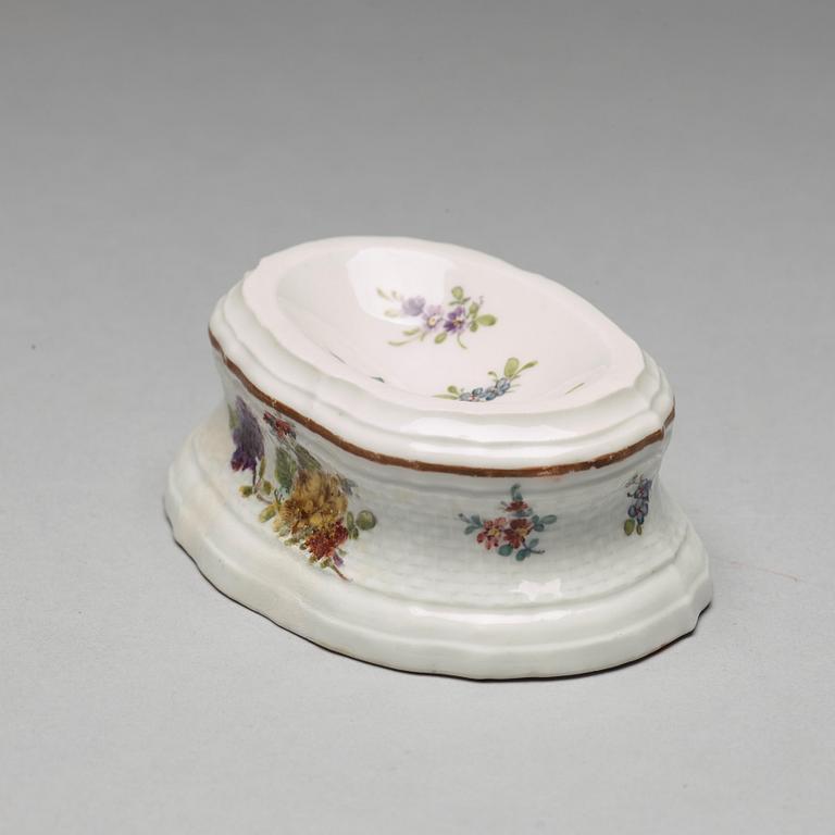 A Meissen salt, 18th century.