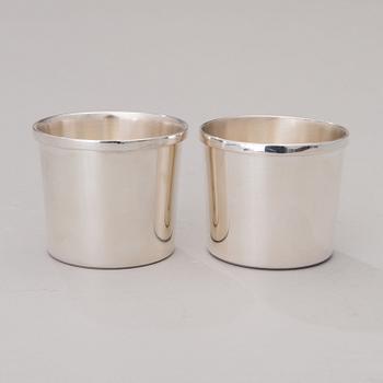 A pair of silver beakers, signed BG, Hopeakeskus Oy / Kultakeskus Oy, Hämeenlinna 1966 and 1979.