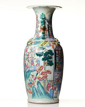 A massive famille rose Canton vase, Qing dynasty, 19th Century.