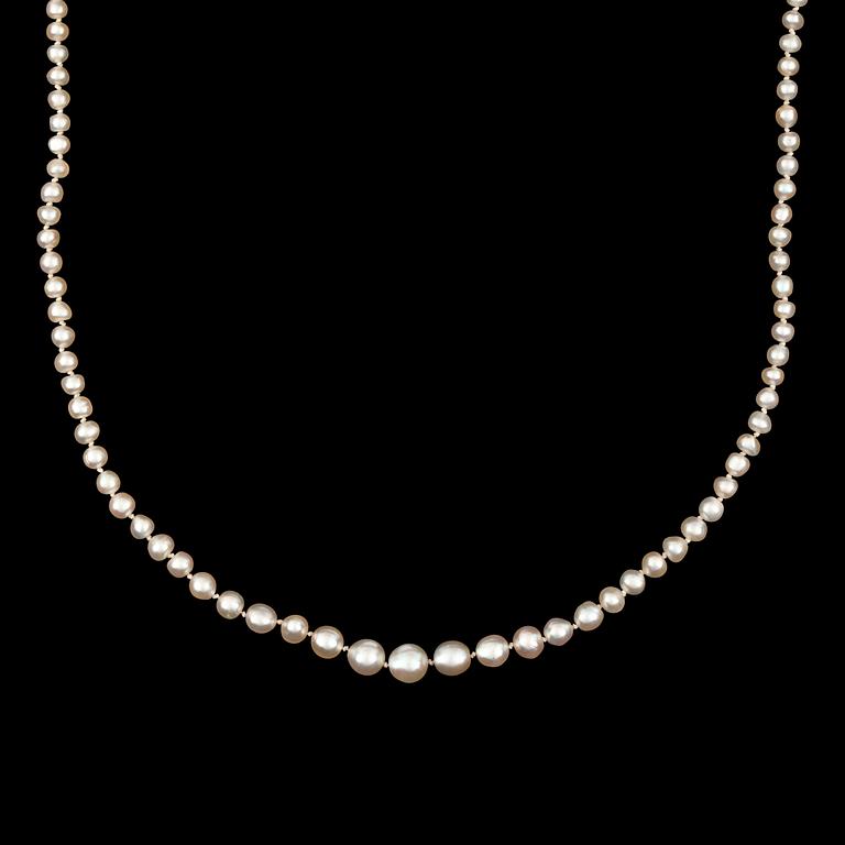 A necklace with semi-baroque natural pearls, Ø 2.7 - 6.2 mm.