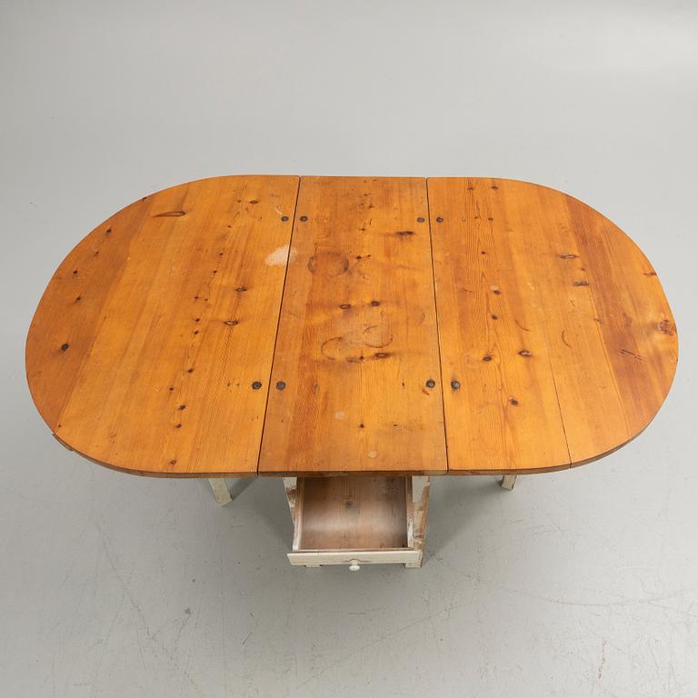 Drop-leaf table, 19th century.