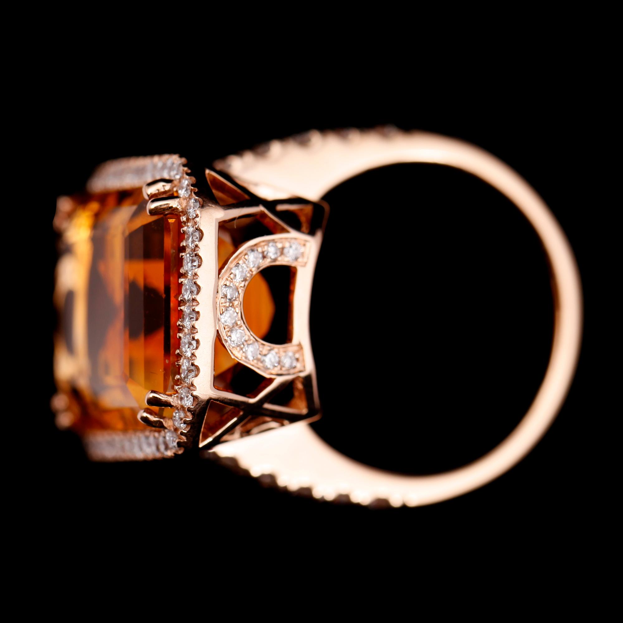 RING, 18 k roséguld, stor fasetterad citrin ca 15.75 ct samt briljantslipade diamanter tot ca 0.90 ct.