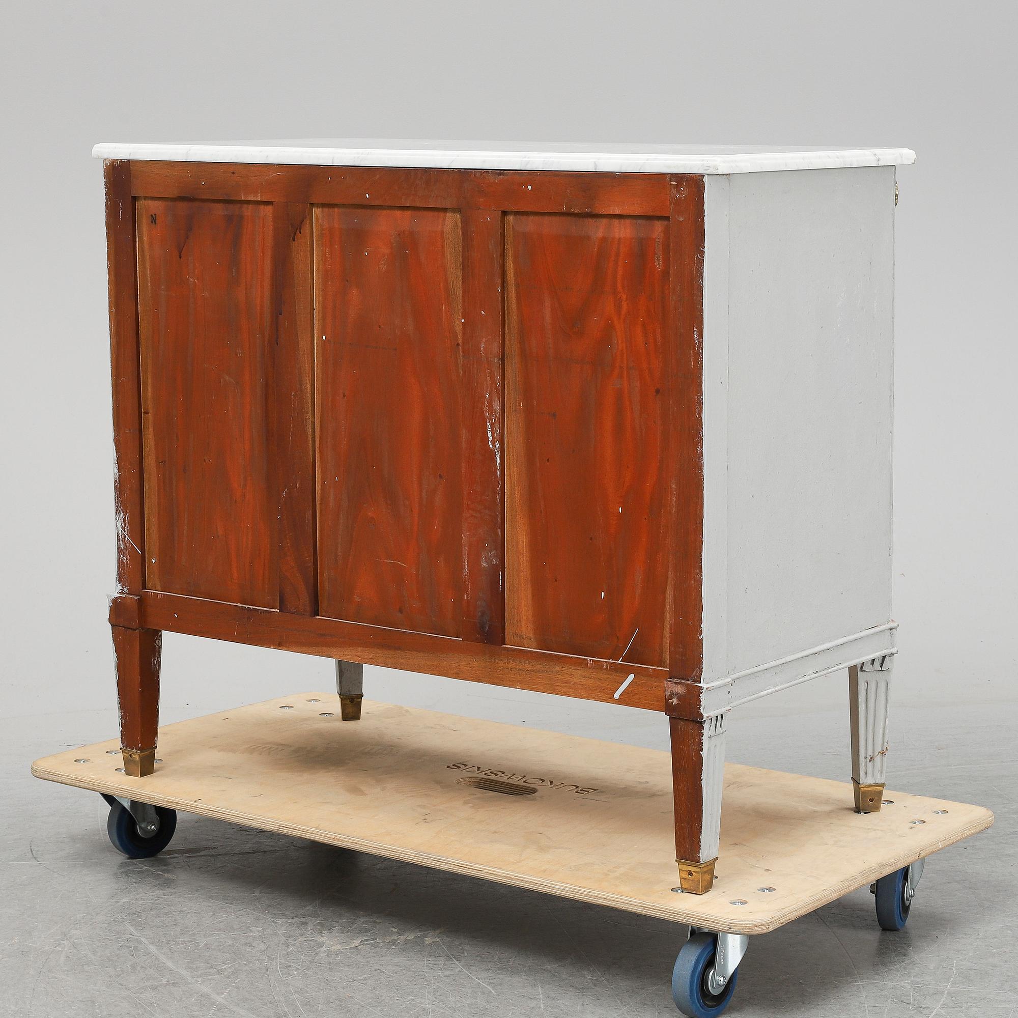 A painted Gustavian style chest of drawers, first half of the 20th Century.