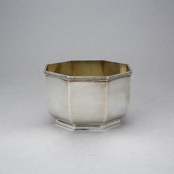 SKÅL, sterlingsilver, Borgila, Stockholm, 1953. Vikt ca 370g.