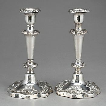 LJUSSTAKAR, ett par, nysilver. 1900-talets första del.