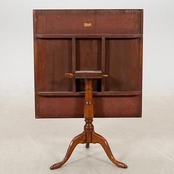 Folding table by Lars Erik Lindell (master in Köping 1818-1843).