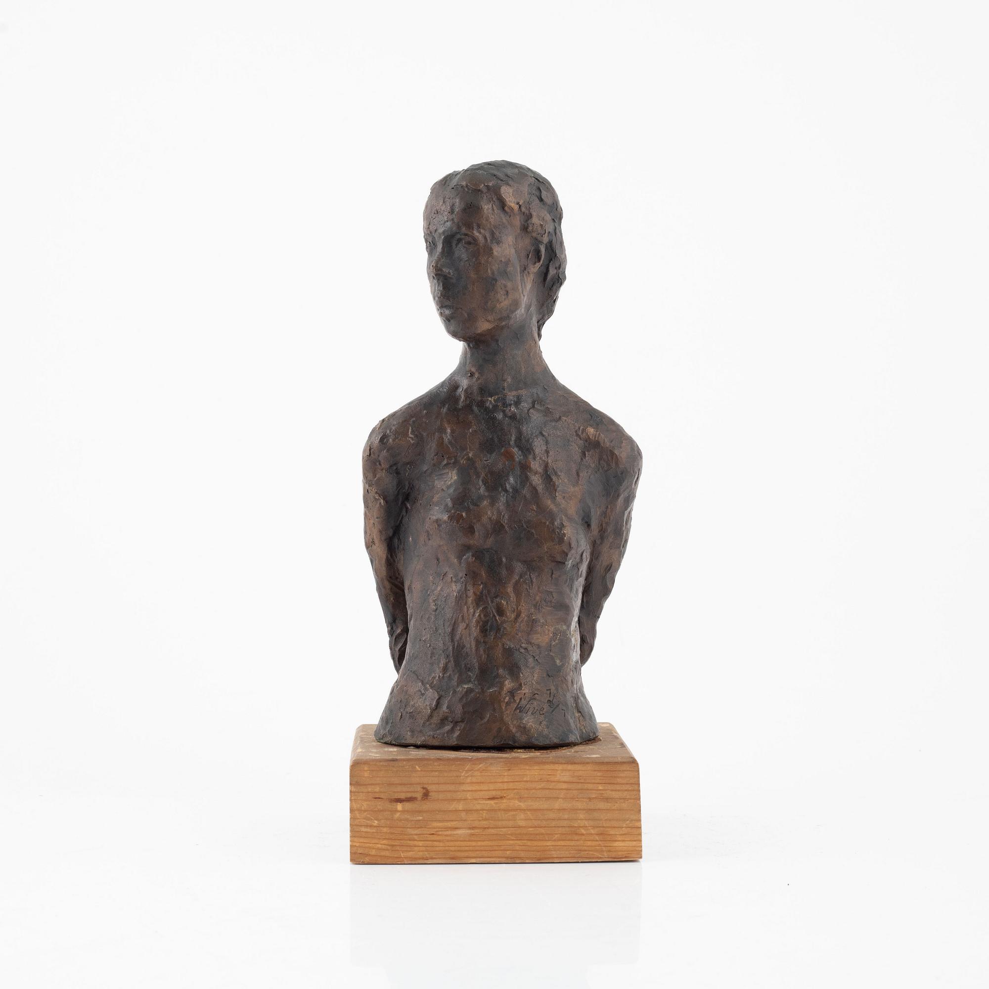 Kjell John Wive Larsson, Kvinna.