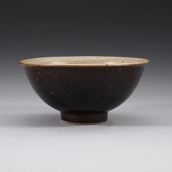 A large bowl, Yuan dynasty (960-1279).