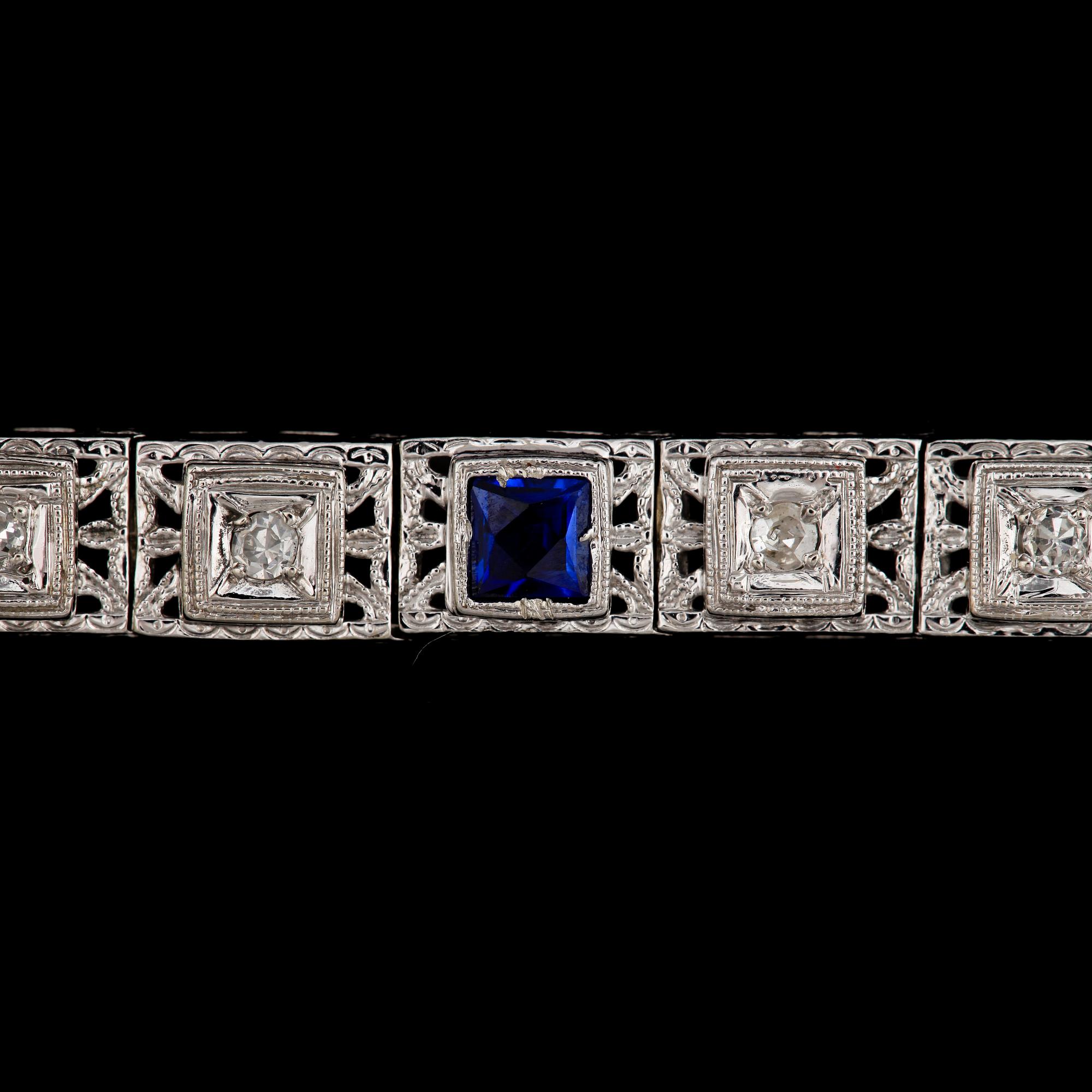 ARMBAND, 14k vitguld med åttkantsslipade diamanter tot ca0,27ct o 4 syntetiska safirer tot ca1,20ct. Vikt 10,8g.