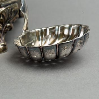 SOCKERSKÅL på fot, silver, Anders Lundqvist, Stockholm. 1841. Total vikt ca 900 gram.