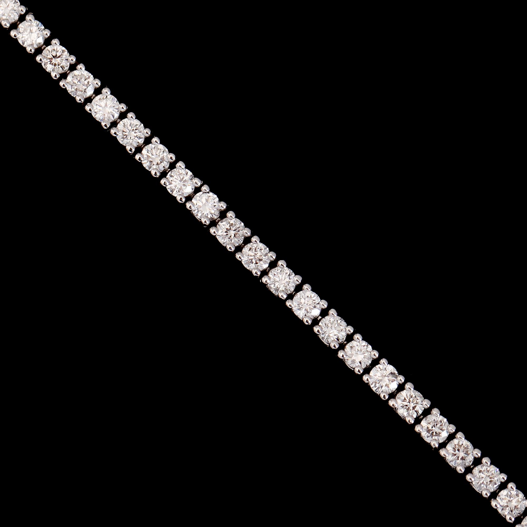 ARMBAND, 18K vitguld, 87 briljantslipade diamanter tot ca 3.10 ct.