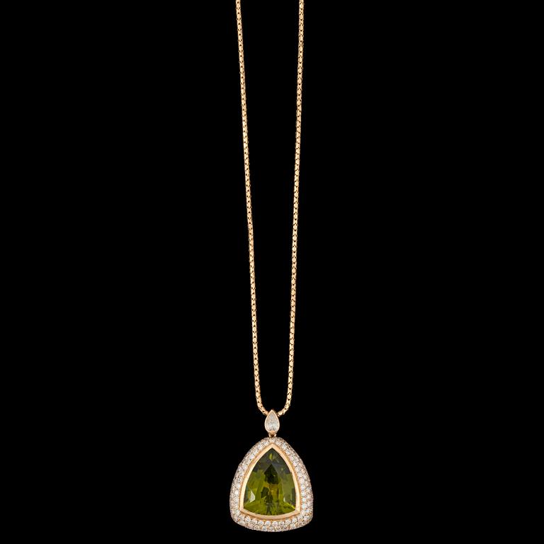 HÄNGE, fasettslipad peridot, 7.84 ct, med briljantslipade diamanter 2.09 ct.