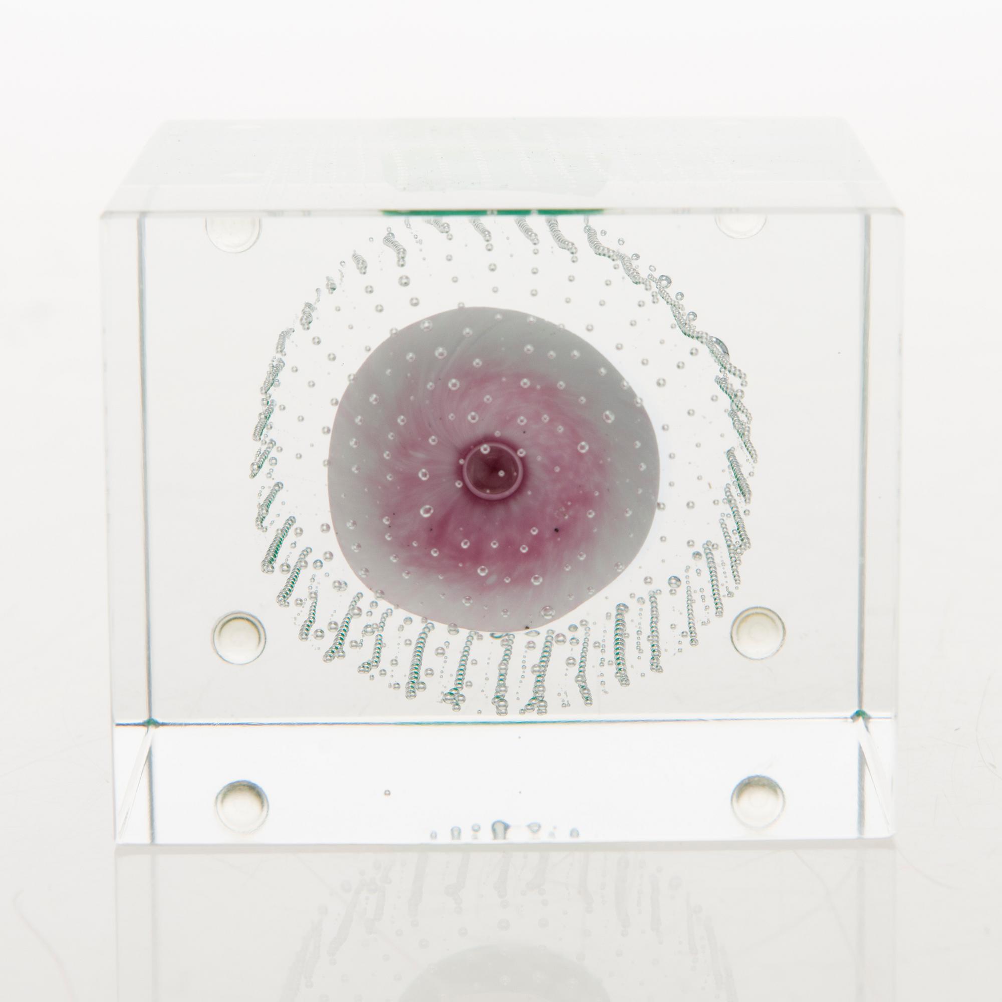 OIVA TOIKKA, AN ANNUAL CUBE, signed Oiva Toikka, Nuutajärvi 1995, numbered 579/2000.