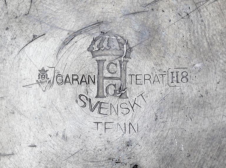 A CG Hallberg pewter box with cover, Stockholm 1934.