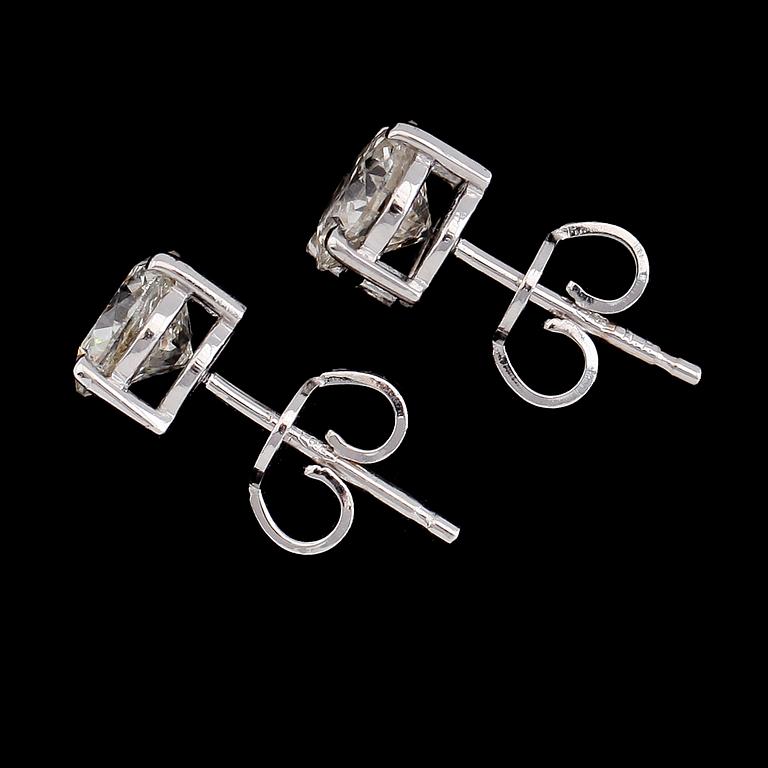 ÖRHÄNGEN, 1 par, 18K vitguld, briljantslipade diamanter tot ca 2.04 ct.