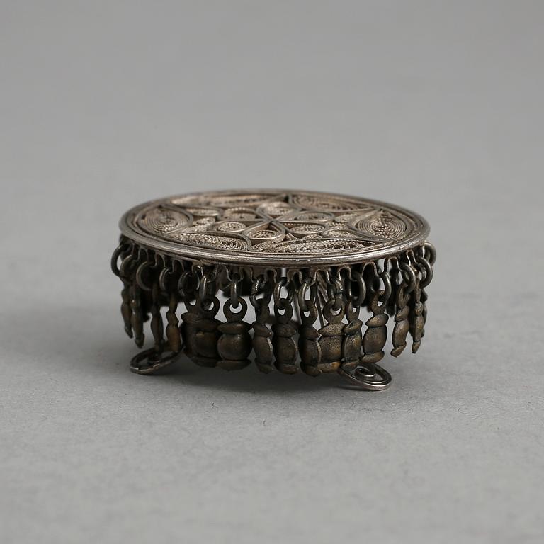 DOCKSSKÅPSMÖBLEMANG, 7 delar, silver, 1800/1900-tal, tot vikt ca 20 gram.