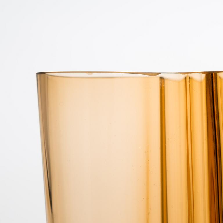 Alvar Aalto, maljakko, 201, 'Aavikko', merkitty Iittala.