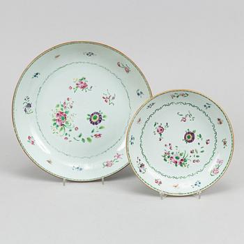 A famille rose dish and dinner plate, Qing dynasty, Qianlong (1736-95).