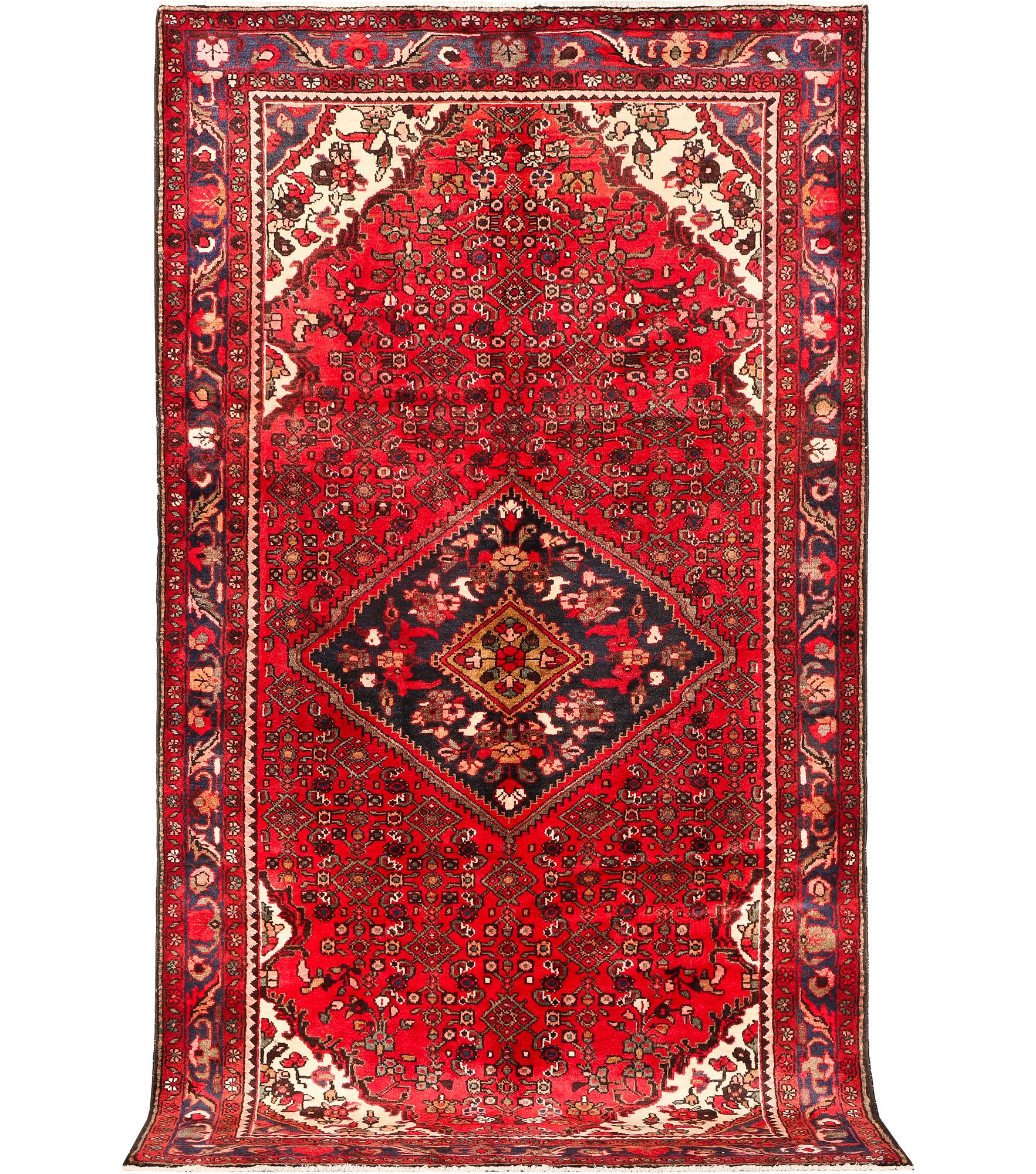A Hamadan carpet, c. 299 x 159 cm.