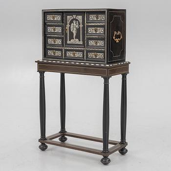 Kabinettskåp, 1800-tal. Barockstil.