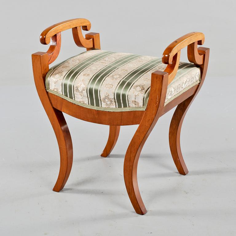 TABURETT, Karl Johan, 1800-talets mitt.