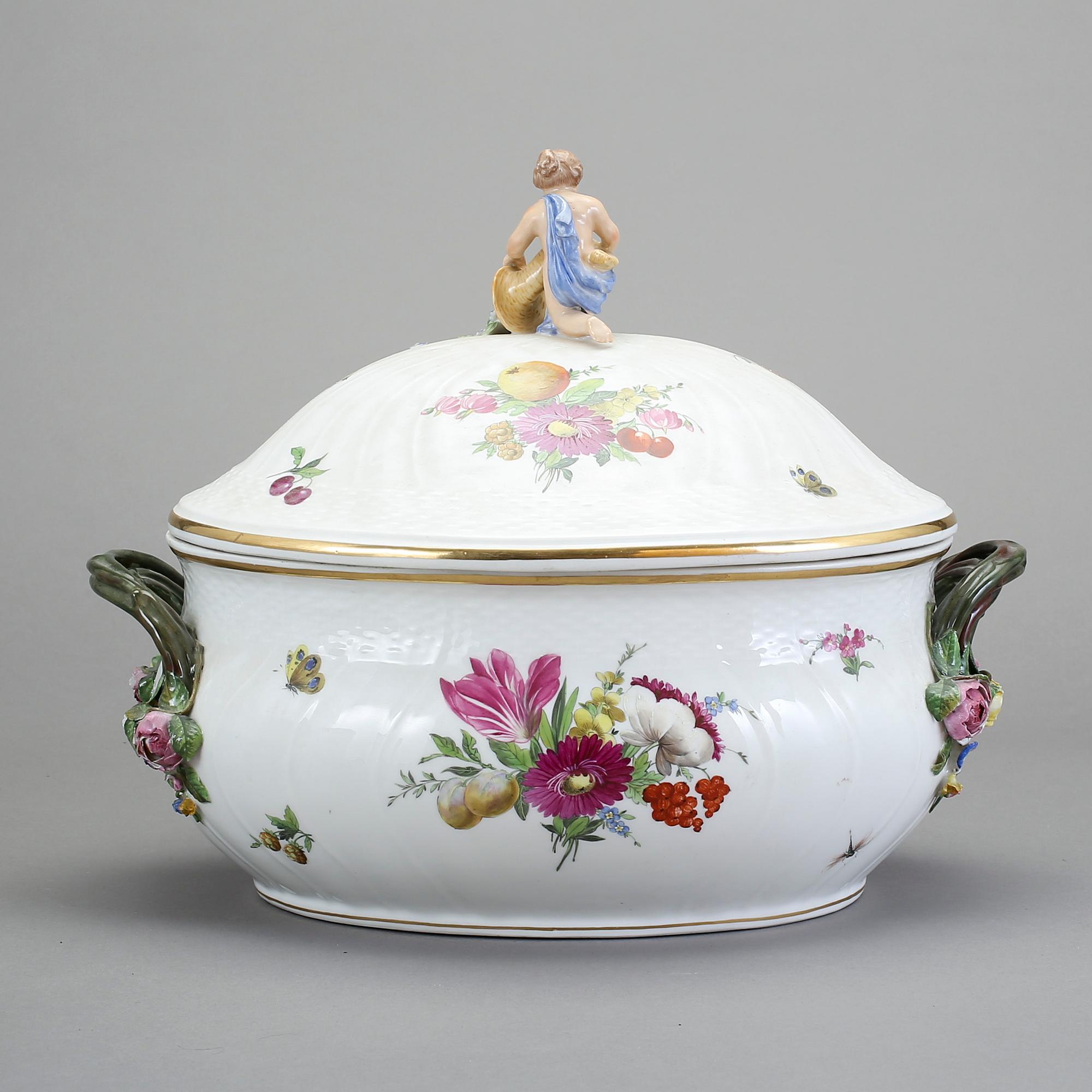 TERRIN, porslin, rokokostil, Kunglig Dansk, sannolikt 1800/1900-tal.