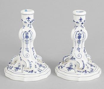 LJUSSTAKAR, ett par, porslin, Meissen, Tyskland, 1900-tal.