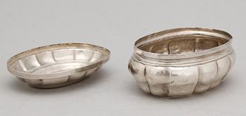 DOSA, silver, barockstil, oidentifierade stämplar, 1800-tal. Vikt: 100 gram.