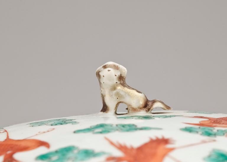 SKÅLFAT MED LOCK, porslin, Kina, 1800-tal.