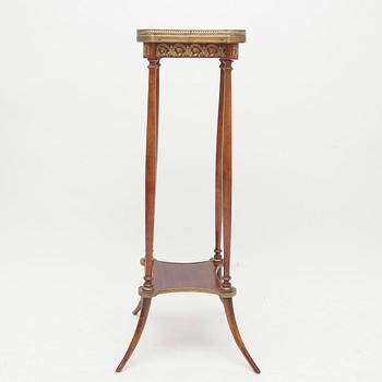 BLOMPIEDESTAL, Louis Seize-stil, ca 1900.