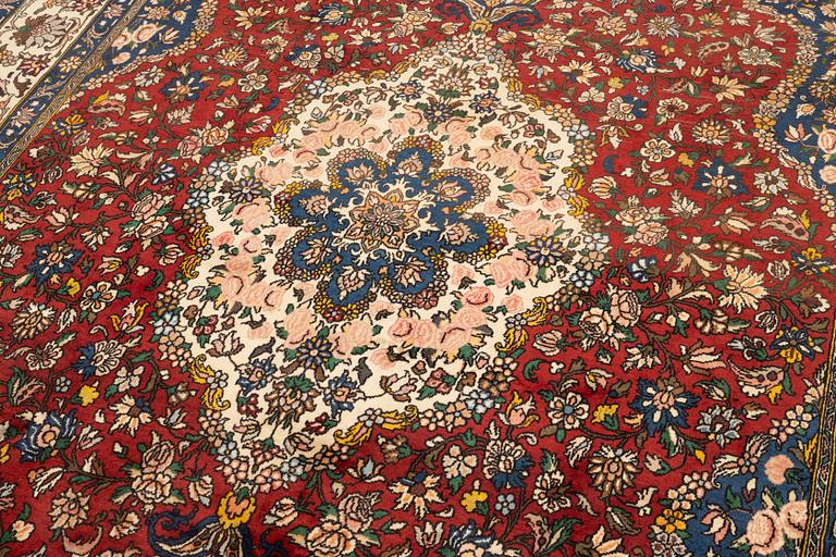 A Bakhtiari carpet, c. 370 x 248 cm.