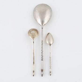 15 silver spoons, including Russia, 1896-1908.