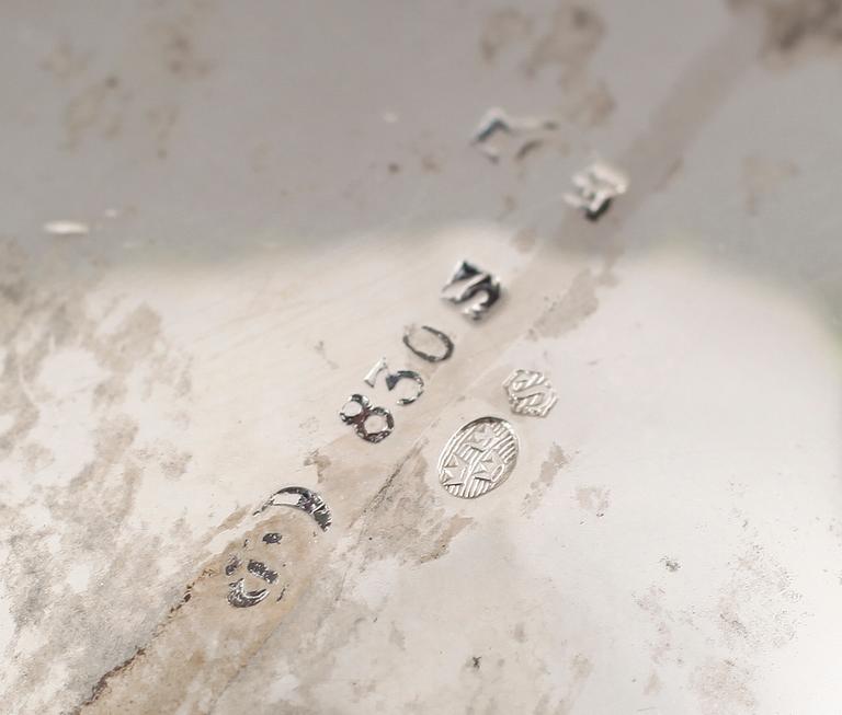 SOCKERSKÅL, GRÄDDKANNA SAMT BRICKA, snarlika, silver, svenska importstämplar, 1900-talets mitt. Vikt ca 318 gram.