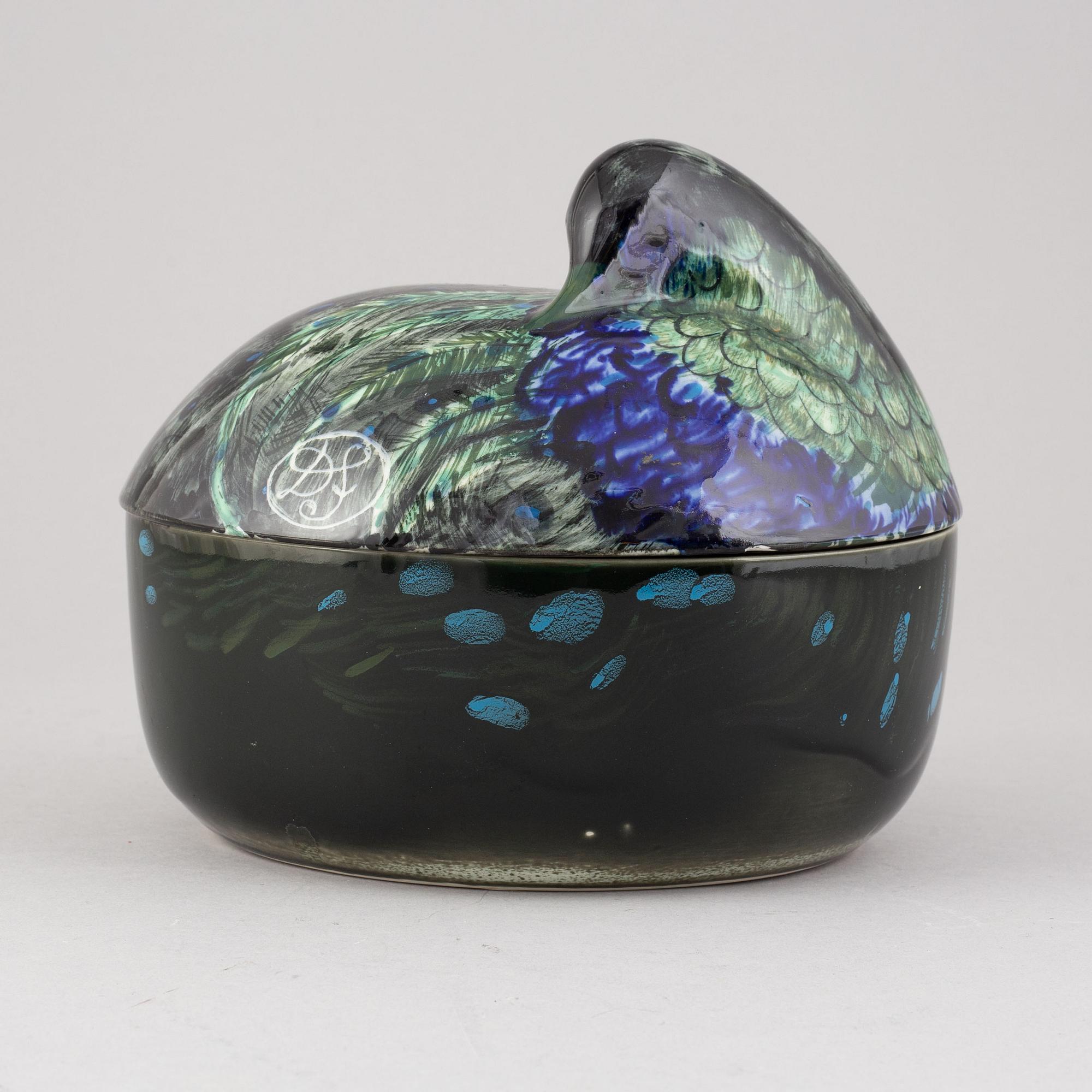 Dorrit Von Fieandt, a porcelain tureen, Arabia, 1980's.