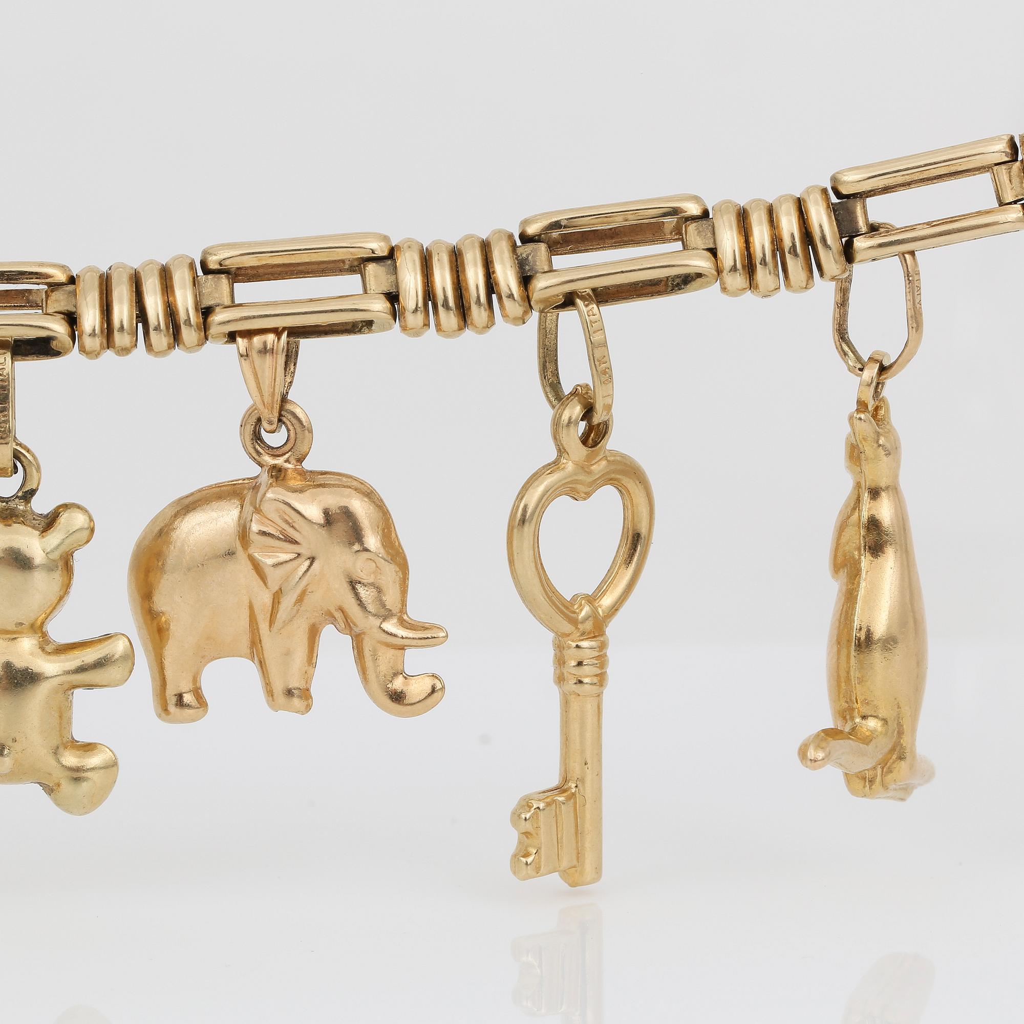 ARMBAND, 14K guld med 11 berlocker, Italien, olika guldhalter, 1900-talets sista kvartal. Vikt ca 26,45 g.