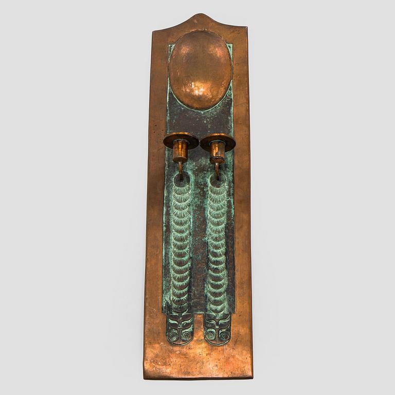 An early 20th century sconce.